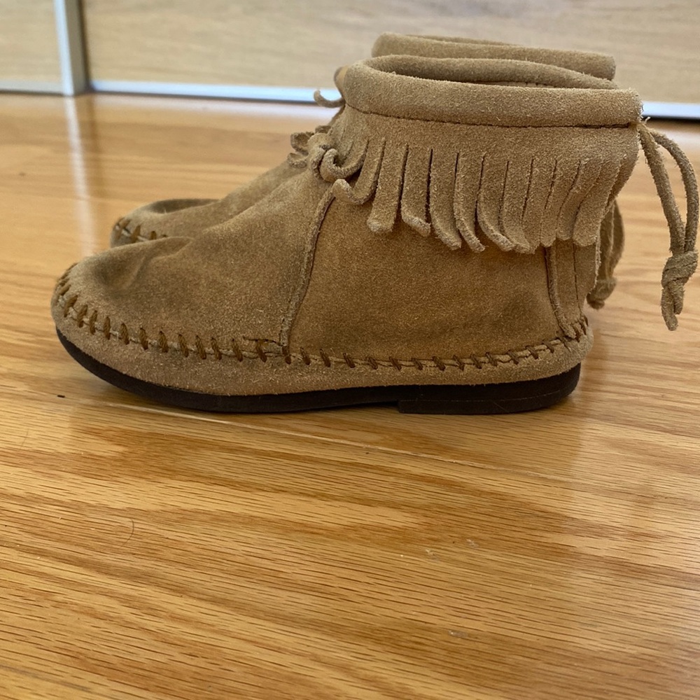 Minnetonka suede booties Youth 12